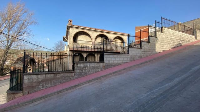 3 soveværelse Byhus til salg i Benalúa de Guadix med swimmingpool - € 99.900 (Ref: 9112739)