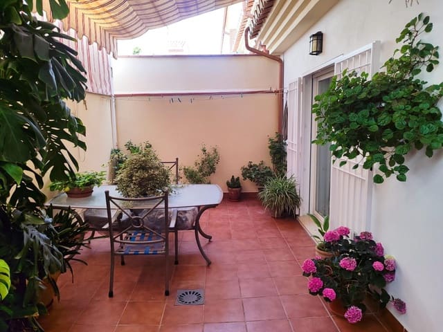 3 bedroom Terraced Villa for rent in Granada city with garage - € 1,000 (Ref: 9161161)