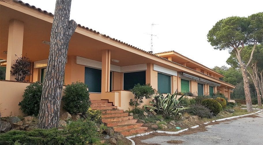 10 soveværelse Erhverv til salg i Vall-llobrega - € 800.000 (Ref: 6810841)