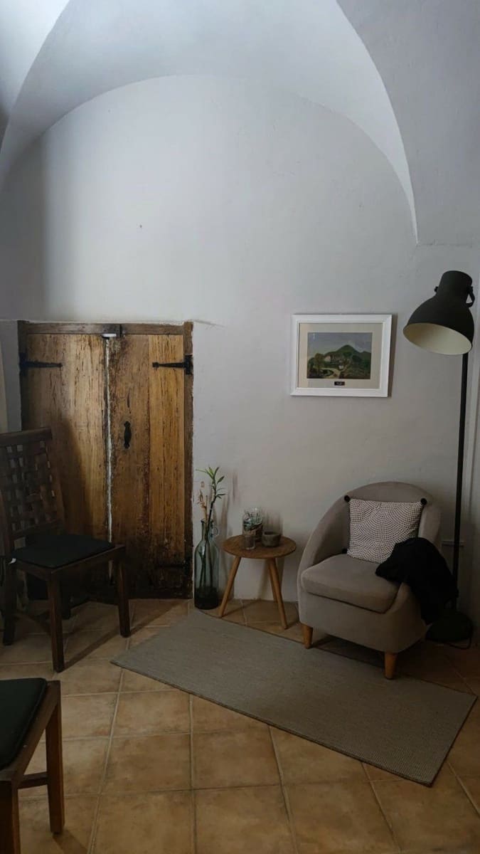 Villa til salgs i Besalu - € 250 000 (Ref: 6950959)