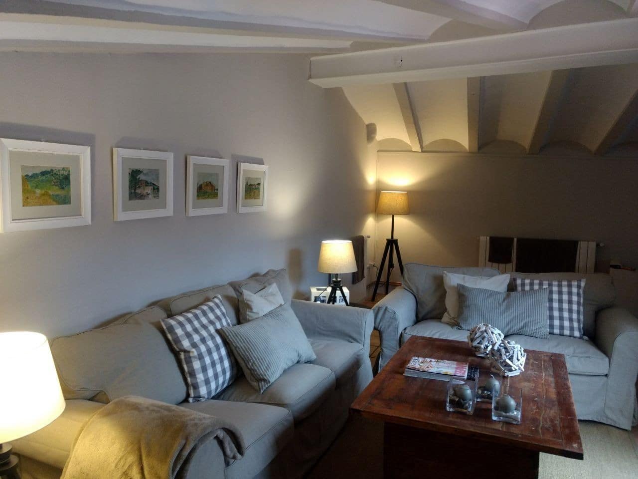 Villa til salgs i Besalu - € 250 000 (Ref: 6950959)