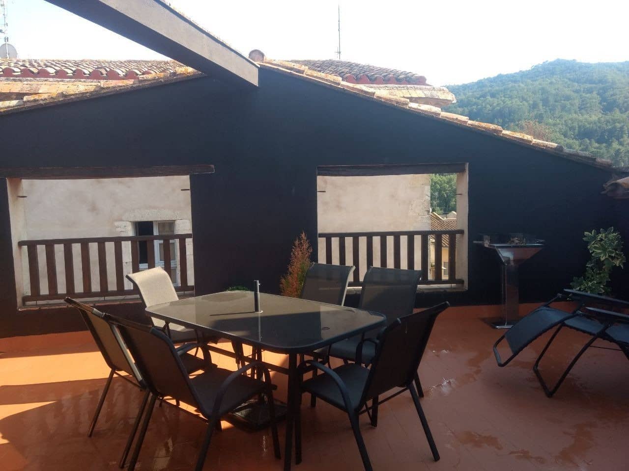 Villa til salgs i Besalu - € 250 000 (Ref: 6950959)