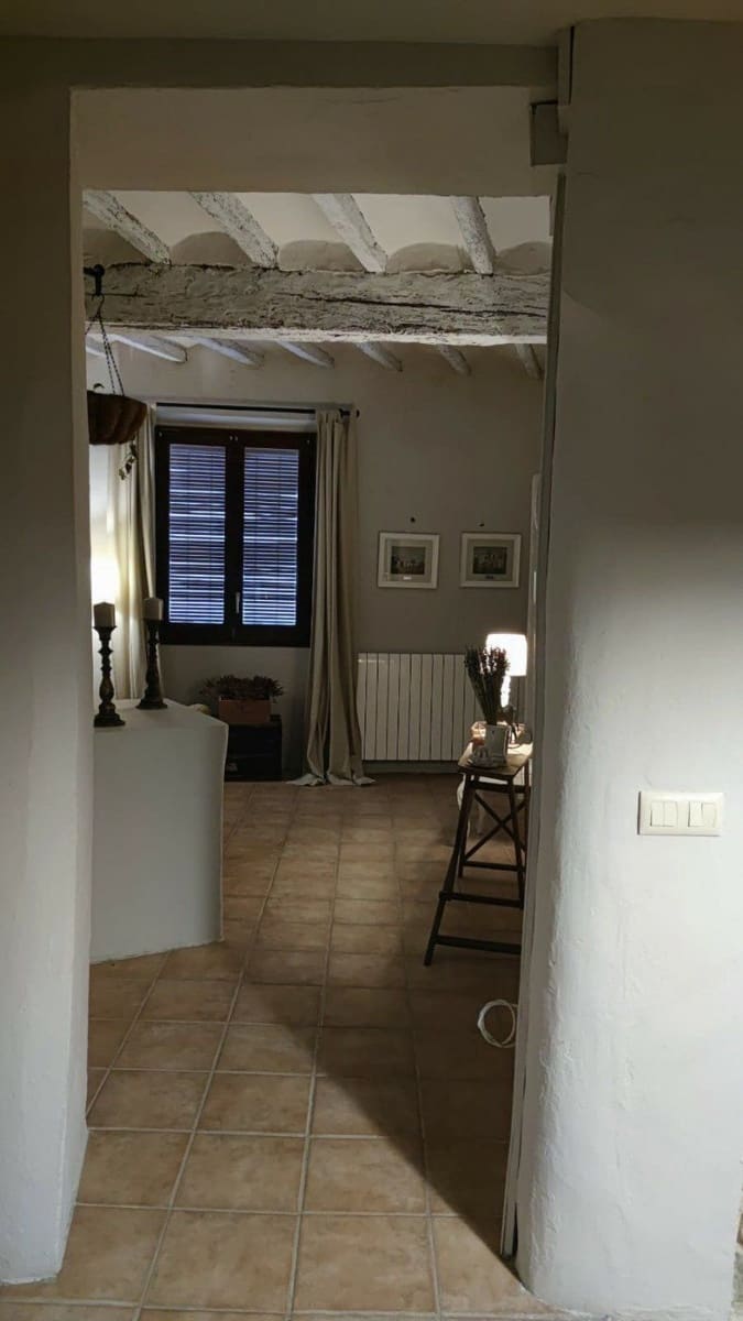 Villa til salgs i Besalu - € 250 000 (Ref: 6950959)