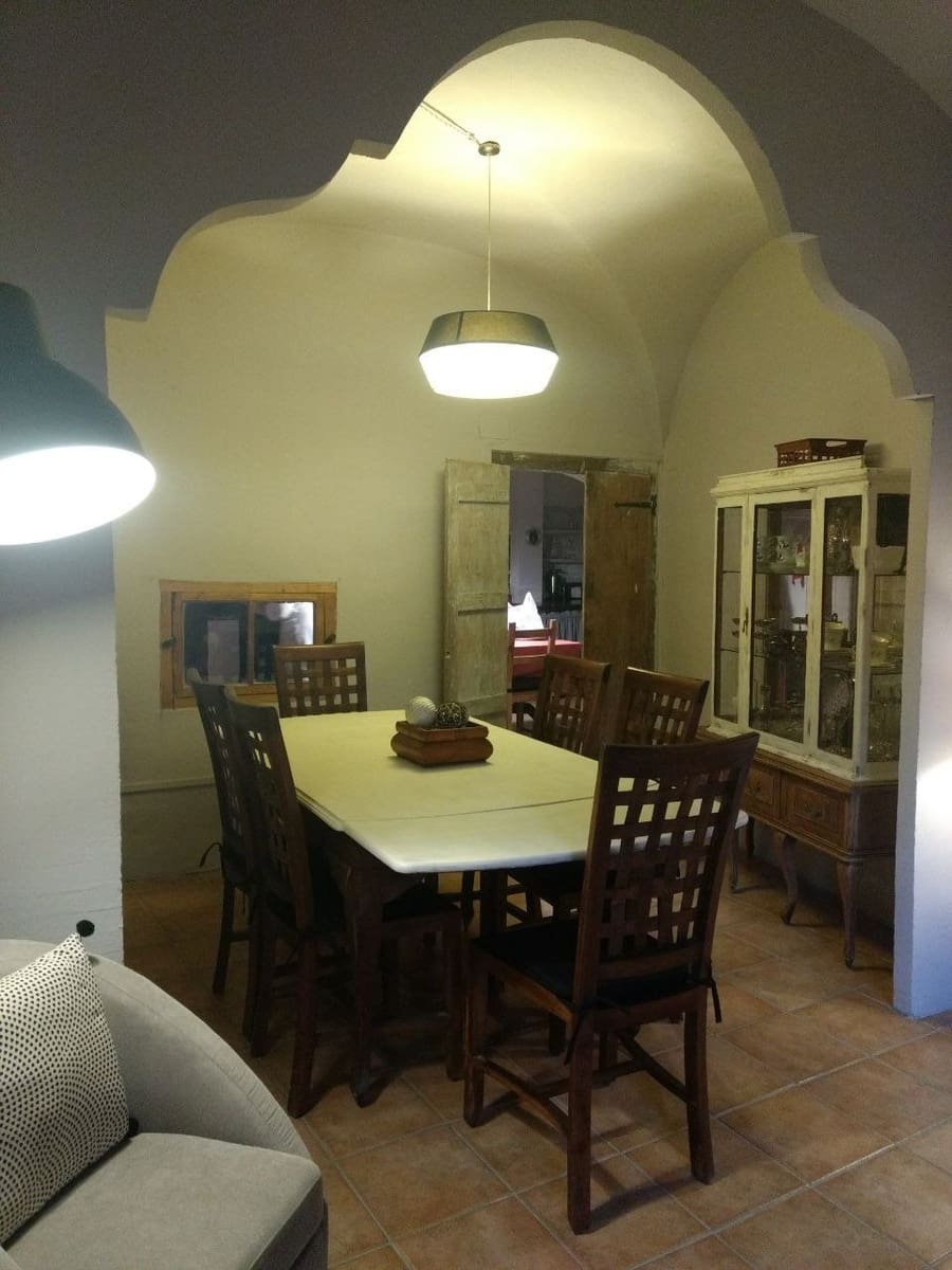 Villa til salgs i Besalu - € 250 000 (Ref: 6950959)