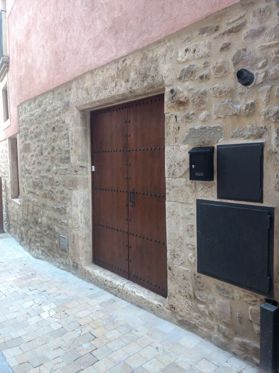 Villa til salgs i Besalu - € 250 000 (Ref: 6950959)