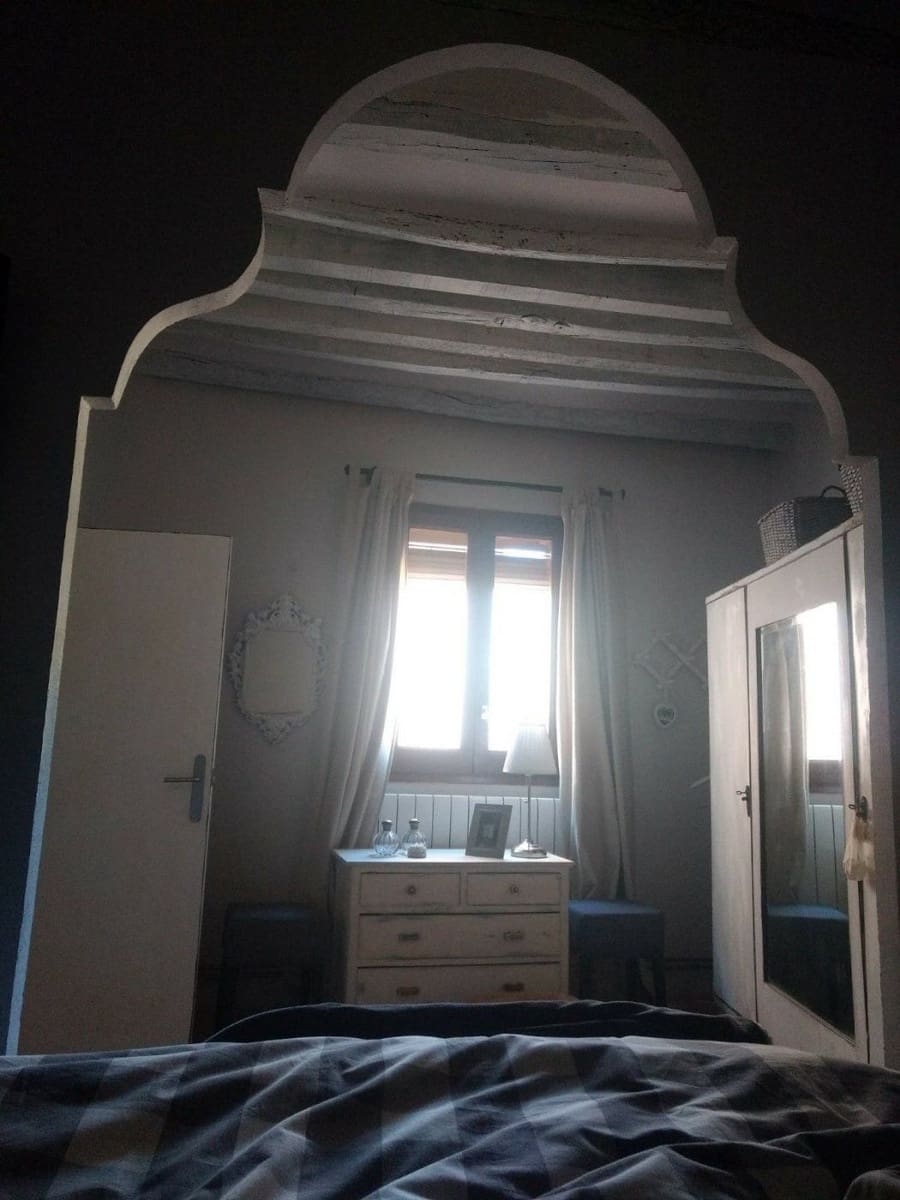 Villa til salgs i Besalu - € 250 000 (Ref: 6950959)