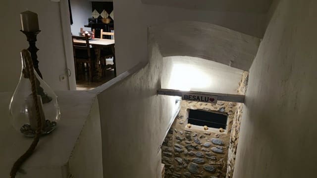 Villa til salgs i Besalú - € 250 000 (Ref: 6950959)