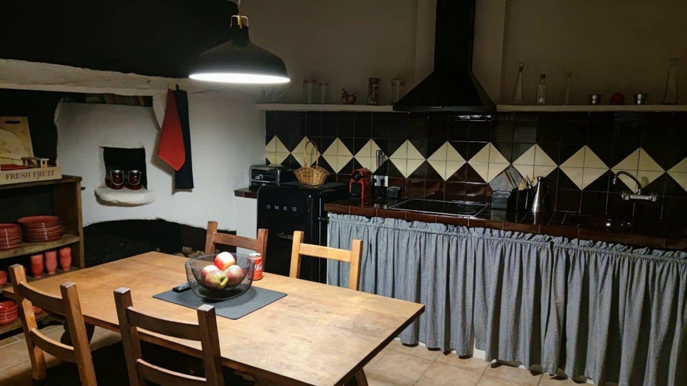 Villa til salgs i Besalu - € 250 000 (Ref: 6950959)