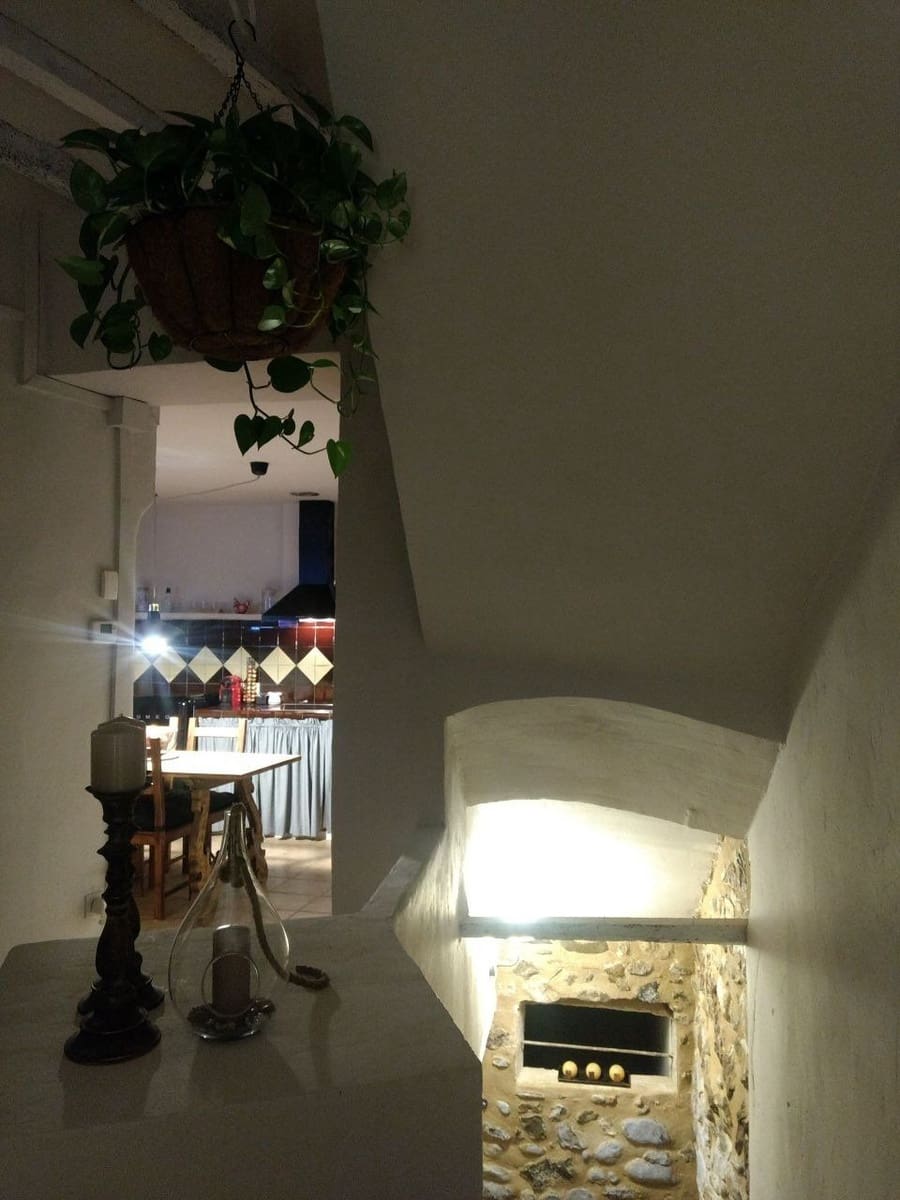 Villa til salgs i Besalu - € 250 000 (Ref: 6950959)