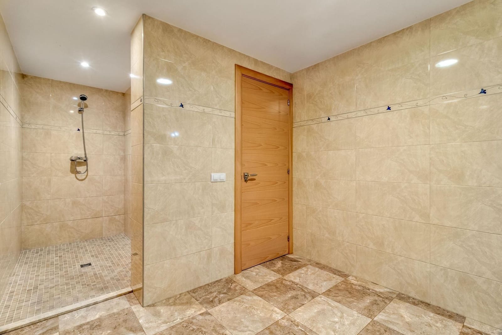 9 bedroom Villa for sale in Tordera with pool - € 745,000 (Ref: 7593573)