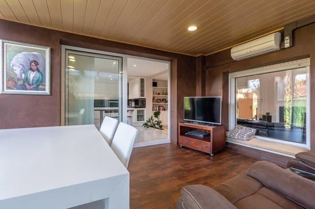 3 slaapkamer Villa te koop in Calella met zwembad - € 890.000 (Ref: 7670402)