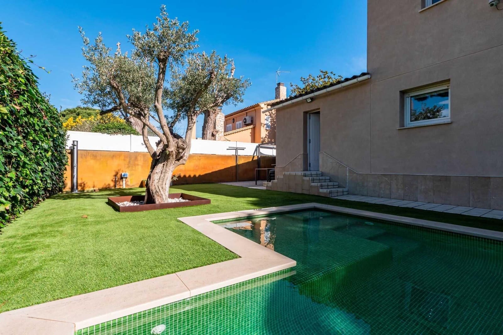 3 soveværelse Villa til salg i Calella med swimmingpool - € 890.000 (Ref: 7670402)