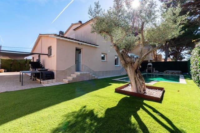 3 slaapkamer Villa te koop in Calella met zwembad - € 890.000 (Ref: 7670402)