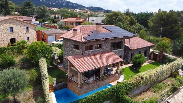 4 soverom Villa til salgs i Santa Cristina d'Aro med svømmebasseng garasje - € 980 000 (Ref: 7751743)