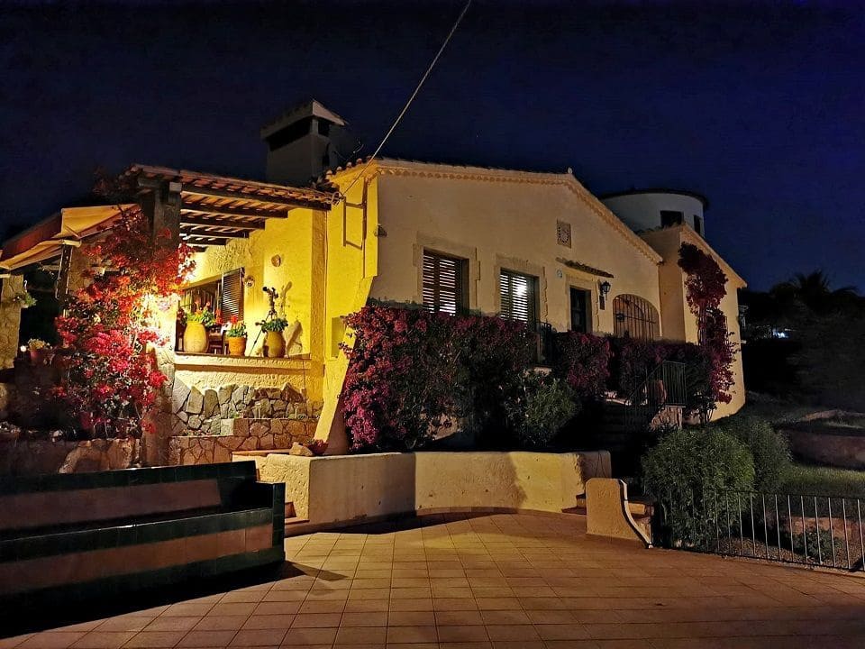 3 soveværelse Villa til salg i Santa Cristina d'Aro - € 695.000 (Ref: 8165809)