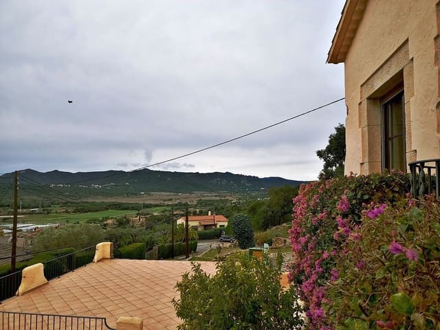 3 bedroom Villa for sale in Santa Cristina d'Aro - € 695,000 (Ref: 8165809)