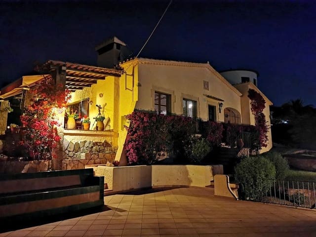 3 bedroom Villa for sale in Santa Cristina d'Aro - € 695,000 (Ref: 8165809)