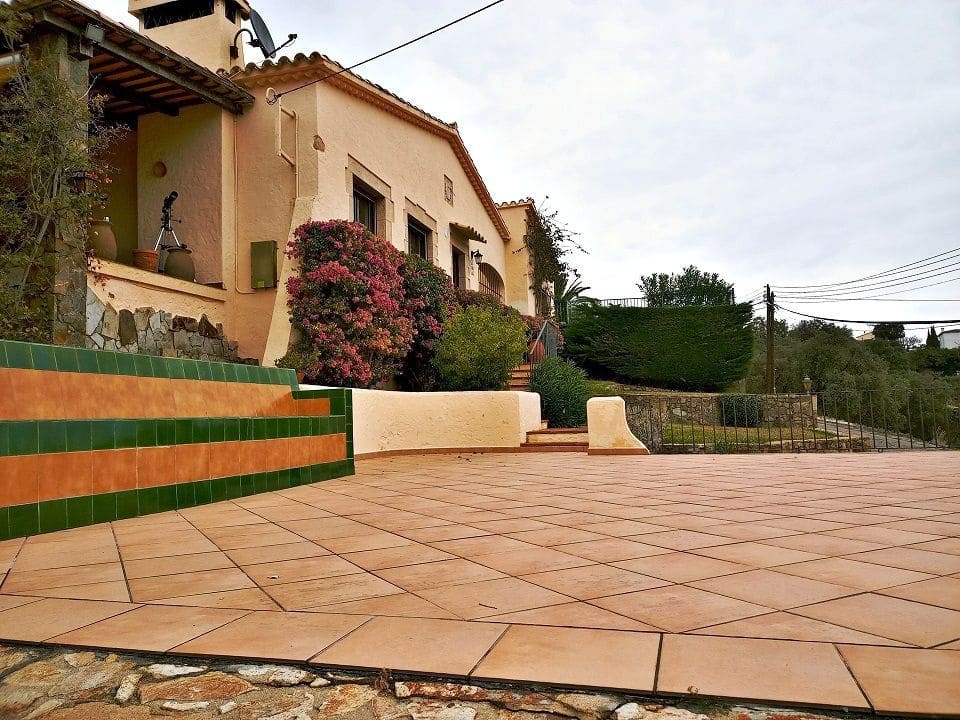 3 soveværelse Villa til salg i Santa Cristina d'Aro - € 695.000 (Ref: 8165809)