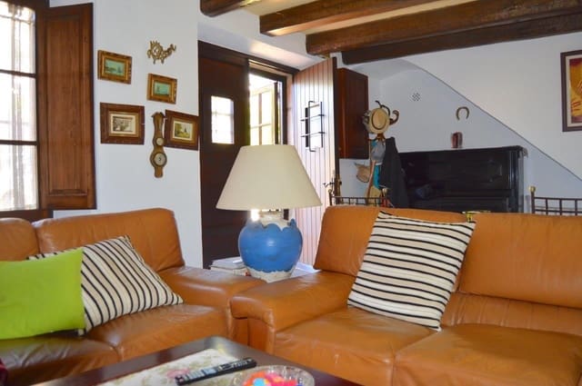 3 bedroom Villa for sale in Santa Cristina d'Aro - € 350,000 (Ref: 8226228)