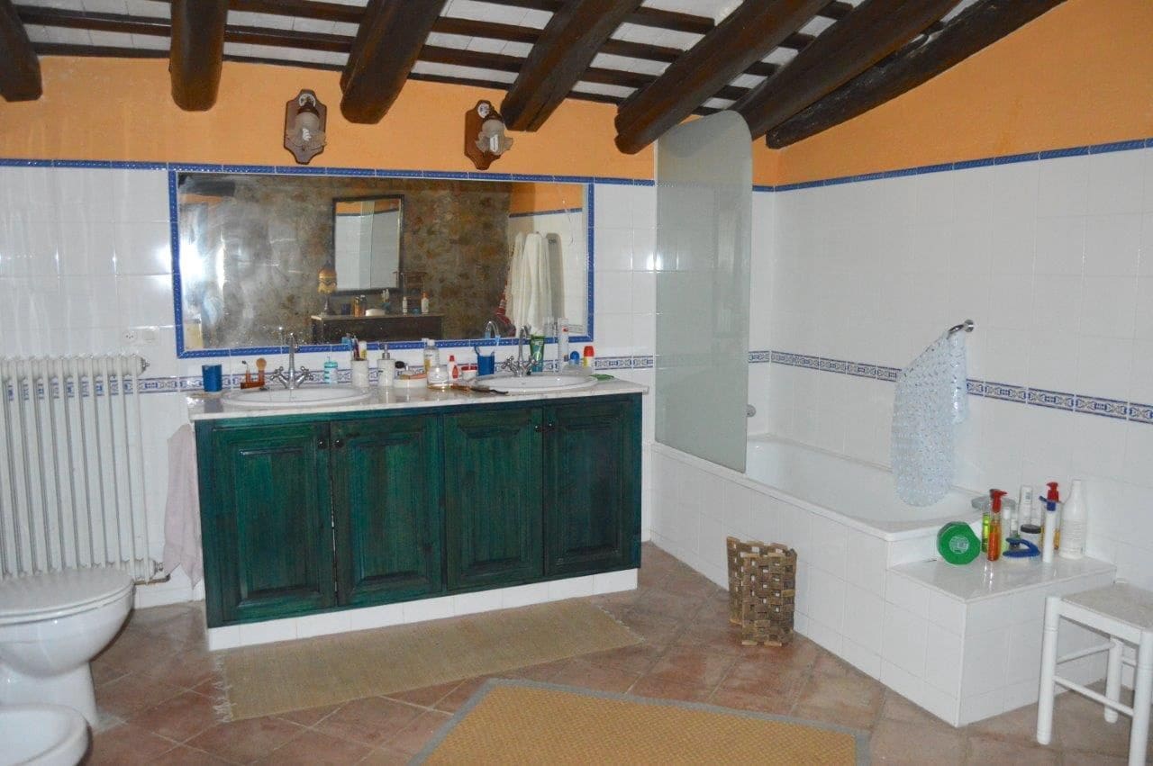 3 bedroom Villa for sale in Santa Cristina d'Aro - € 350,000 (Ref: 8226228)