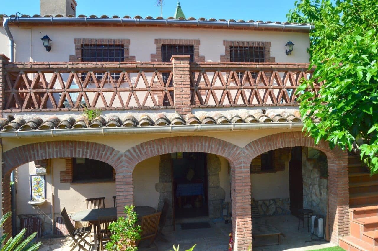3 bedroom Villa for sale in Santa Cristina d'Aro - € 350,000 (Ref: 8226228)