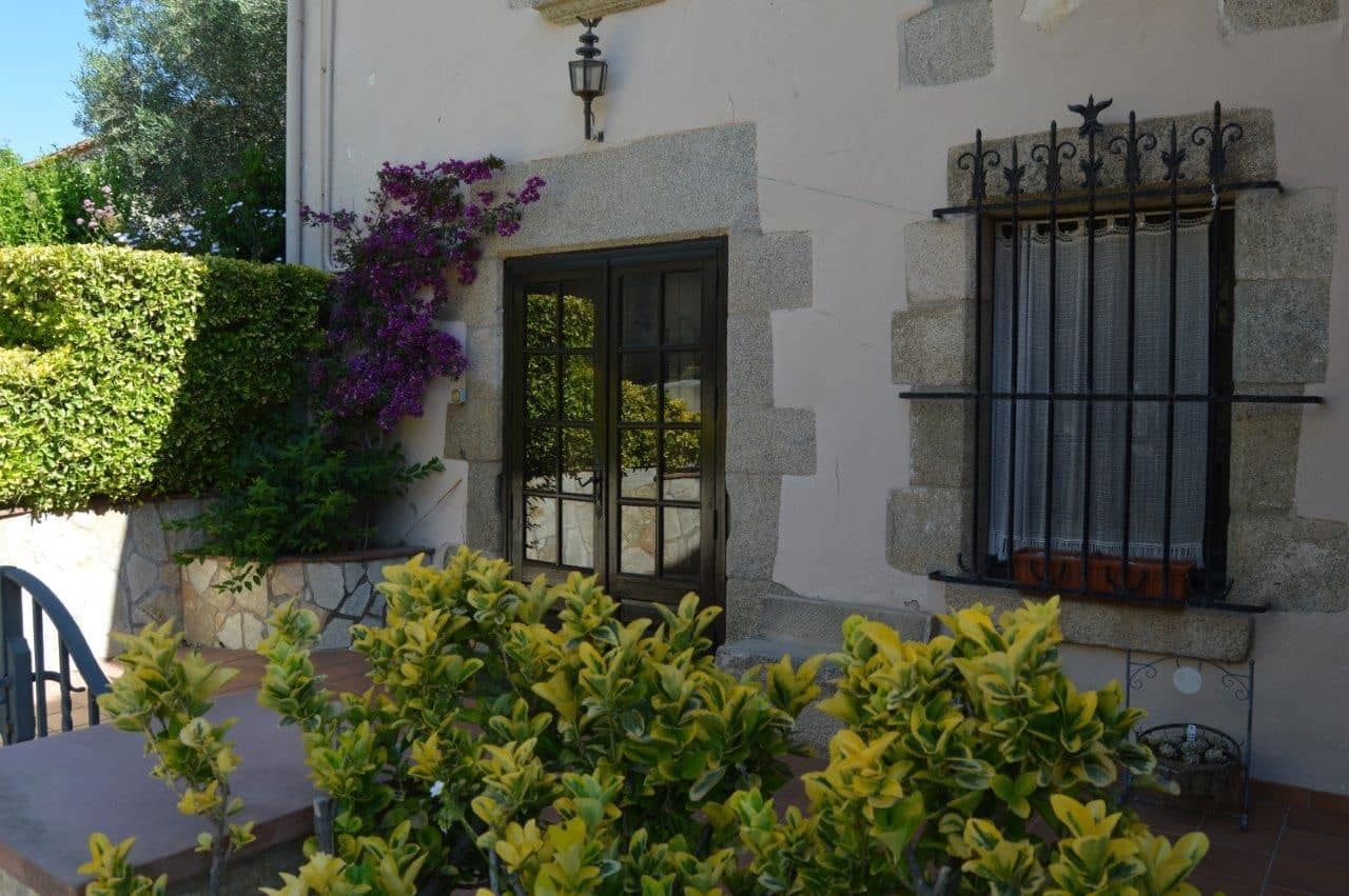 3 bedroom Villa for sale in Santa Cristina d'Aro - € 350,000 (Ref: 8226228)