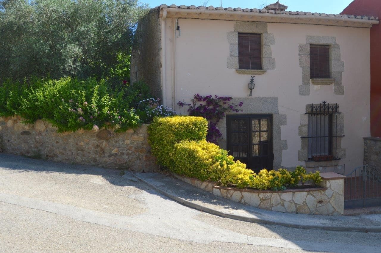 3 bedroom Villa for sale in Santa Cristina d'Aro - € 350,000 (Ref: 8226228)