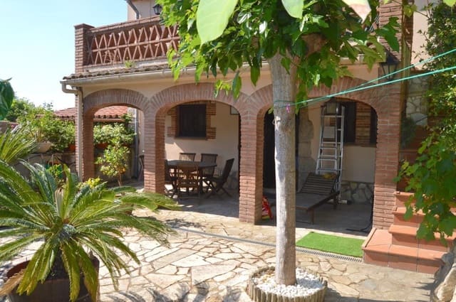 3 bedroom Villa for sale in Santa Cristina d'Aro - € 350,000 (Ref: 8226228)