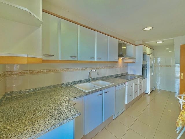 3 bedroom Penthouse for sale in Palamós with garage - € 650,000 (Ref: 8383034)