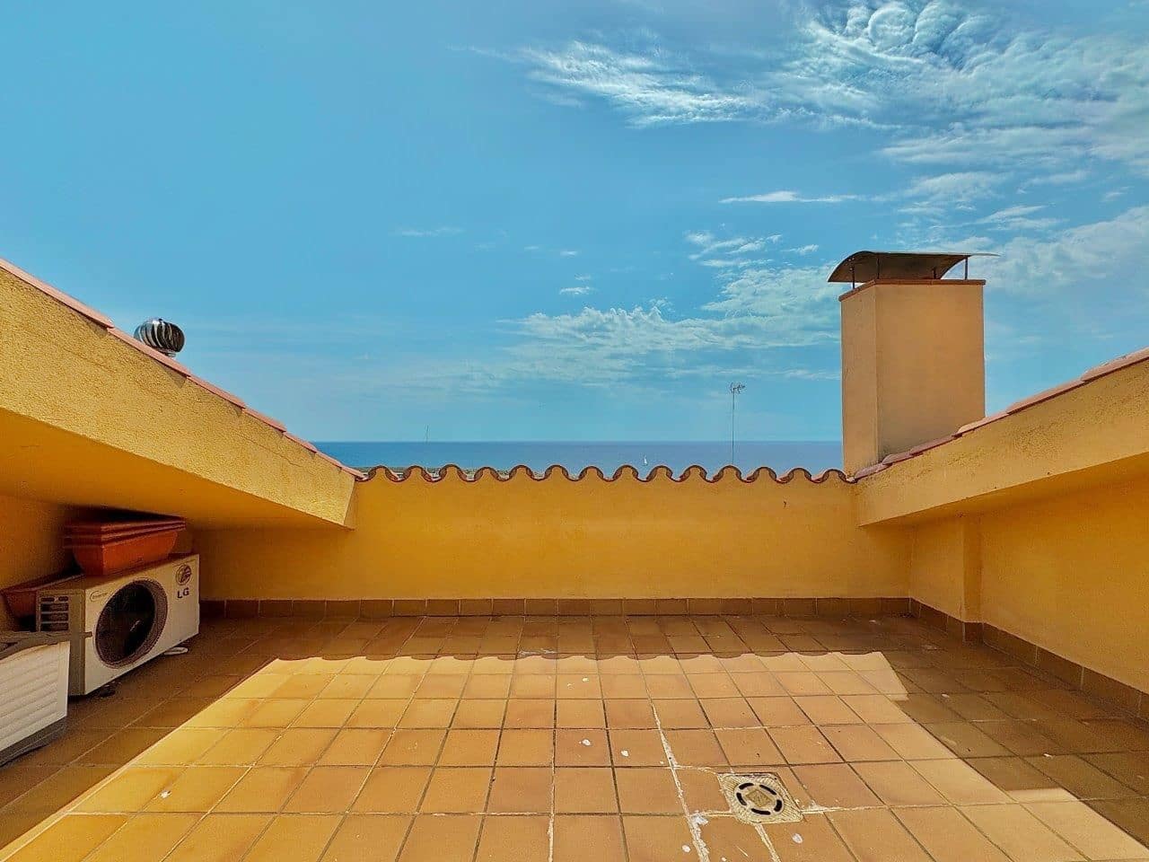 3 bedroom Penthouse for sale in Palamos with garage - € 637,000 (Ref: 8383034)