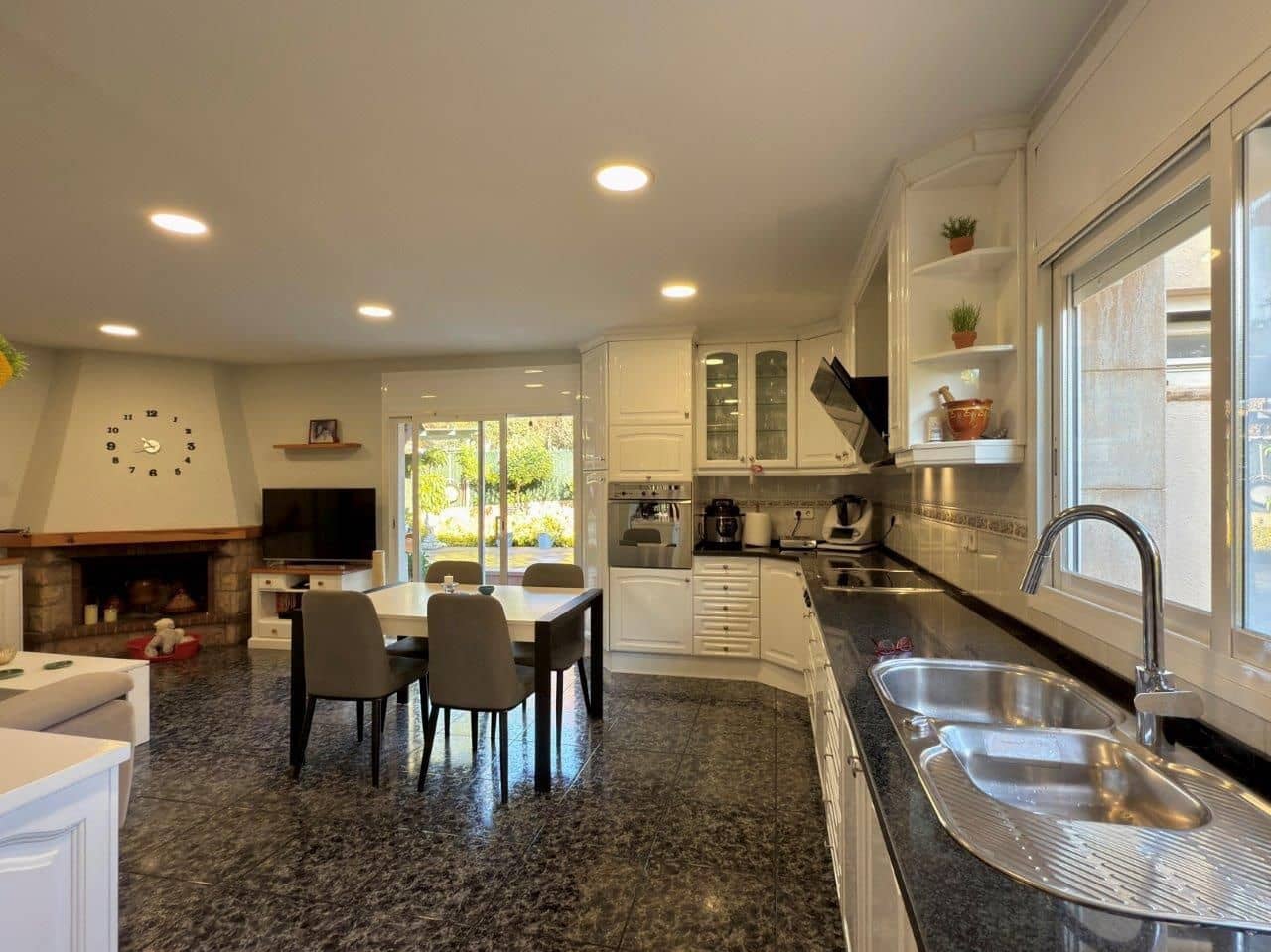 5 soveværelse Villa til salg i Santa Cristina d'Aro - € 695.000 (Ref: 8689503)