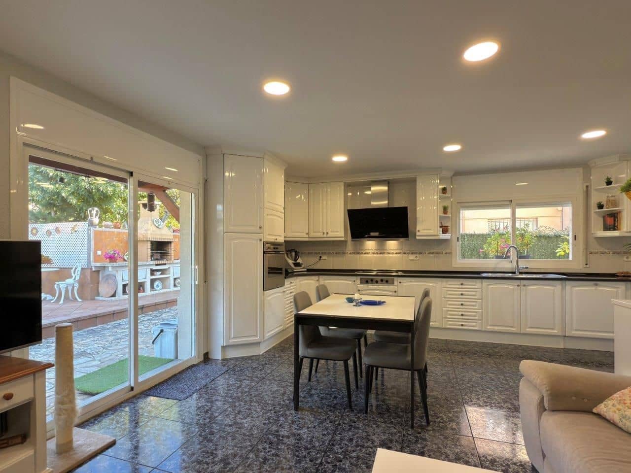 5 soveværelse Villa til salg i Santa Cristina d'Aro - € 695.000 (Ref: 8689503)