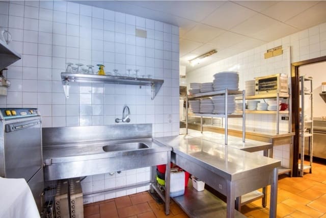 Erhverv til salg i Sant Antoni de Calonge, Calonge i Sant Antoni - € 850.000 (Ref: 8849479)