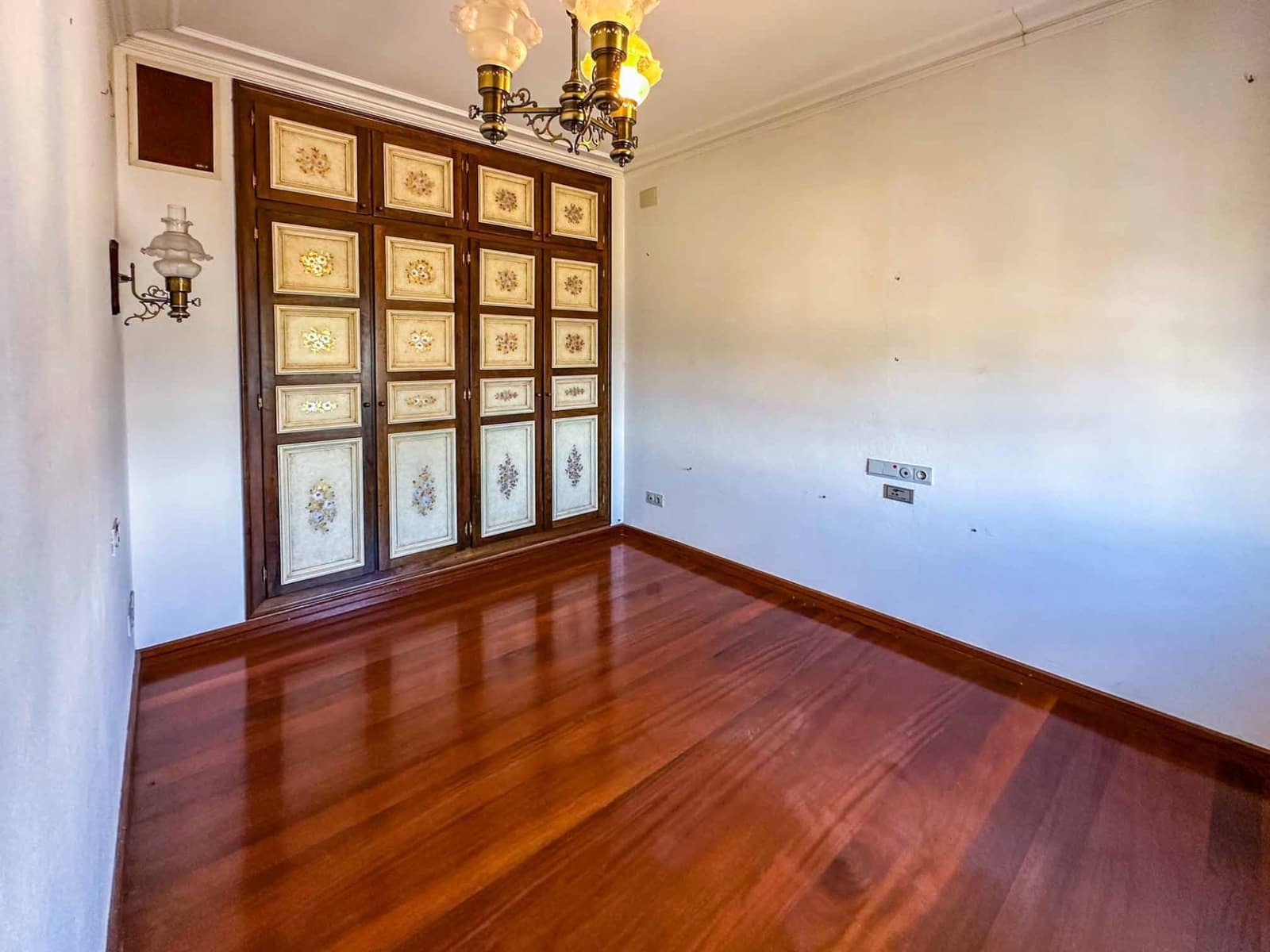 5 slaapkamer Villa te koop in Ordis met garage - € 580.000 (Ref: 8994052)