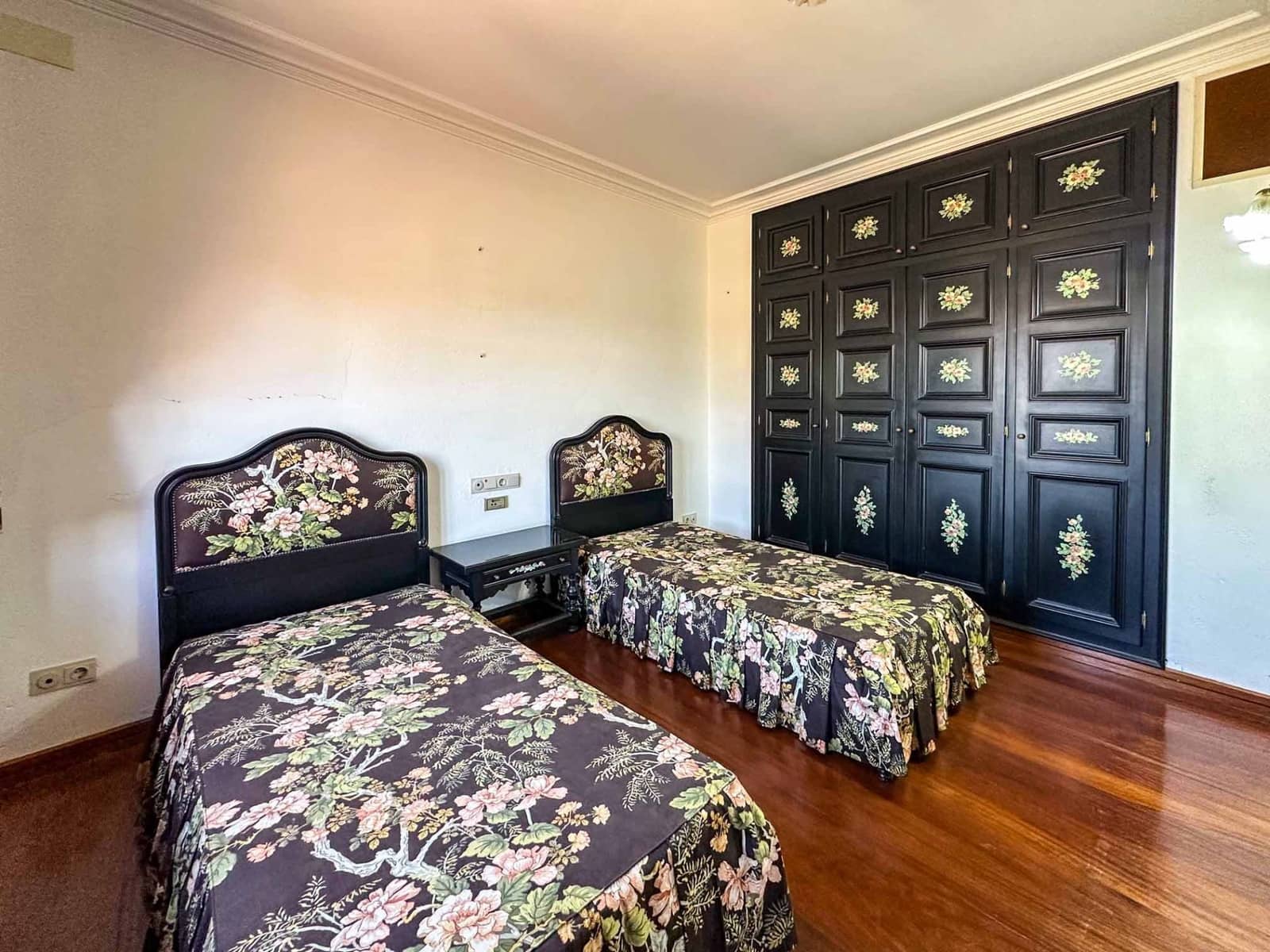 5 slaapkamer Villa te koop in Ordis met garage - € 580.000 (Ref: 8994052)