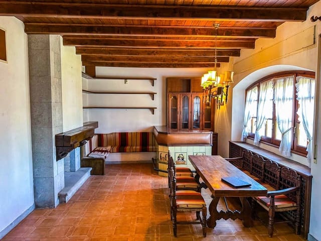 5 bedroom Villa for sale in Ordis with garage - € 580,000 (Ref: 8994052)