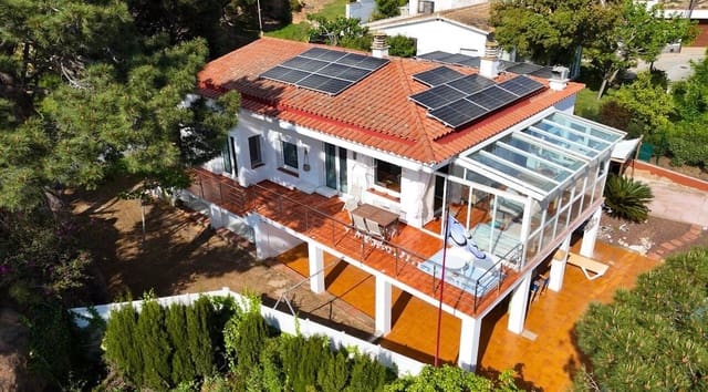 3 bedroom Villa for sale in Sant Feliu de Guíxols - € 975,000 (Ref: 9020779)