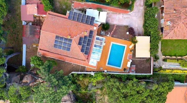 3 bedroom Villa for sale in Sant Feliu de Guíxols - € 975,000 (Ref: 9020779)