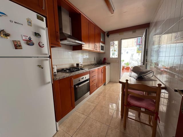3 soveværelse Lejlighed til salg i Sant Feliu de Guíxols med garage - € 250.000 (Ref: 9247003)