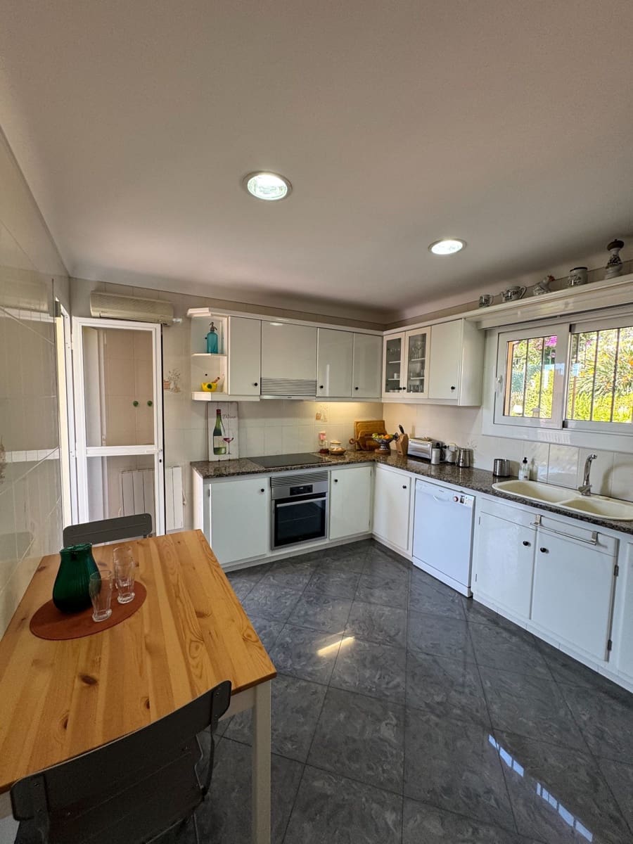 4 bedroom Villa for sale in Sant Feliu de Guixols - € 670,000 (Ref: 9406278)