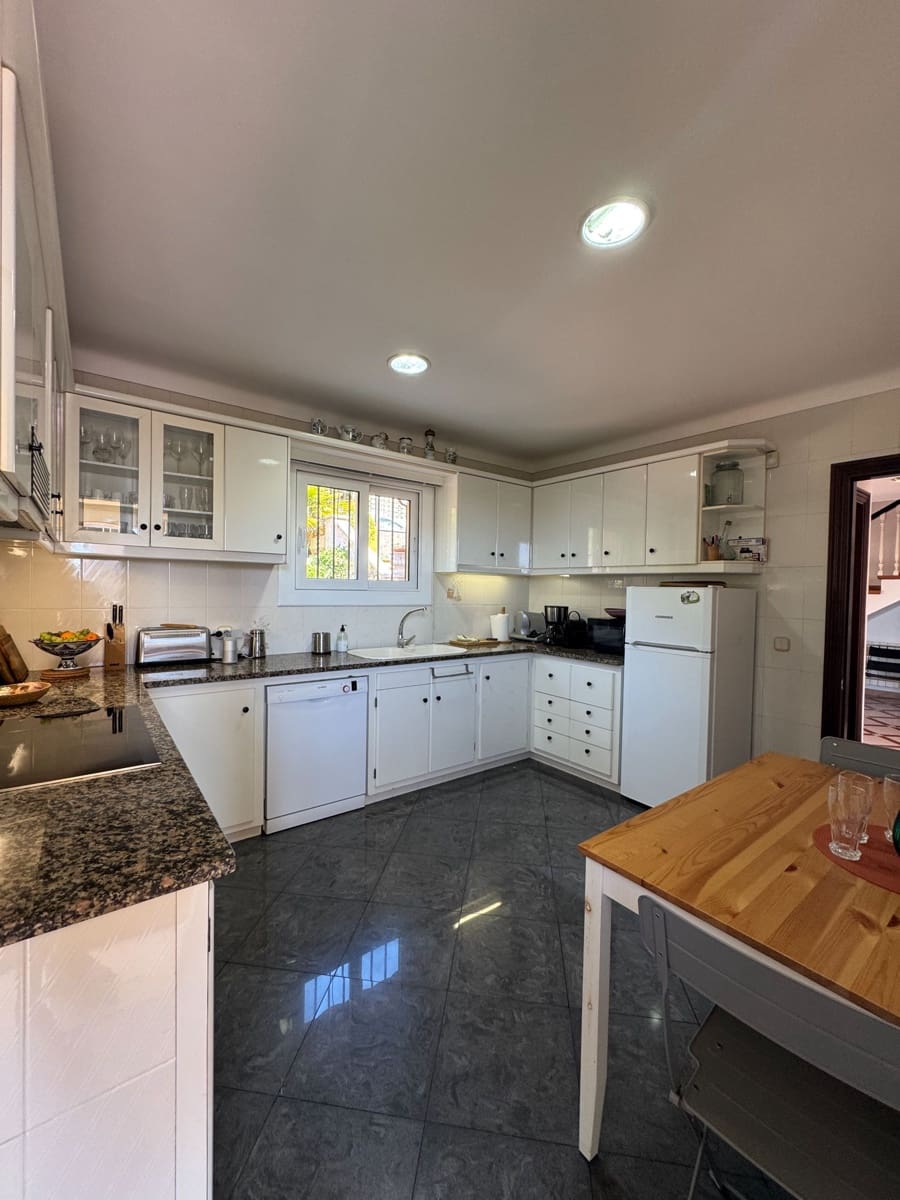 4 bedroom Villa for sale in Sant Feliu de Guixols - € 670,000 (Ref: 9406278)