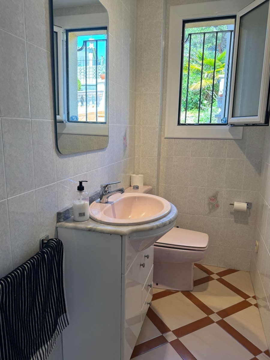 4 bedroom Villa for sale in Sant Feliu de Guixols - € 670,000 (Ref: 9406278)