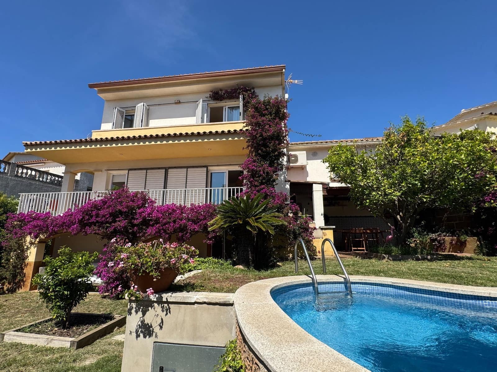 4 bedroom Villa for sale in Sant Feliu de Guixols - € 670,000 (Ref: 9406278)