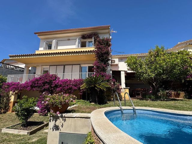 4 soveværelse Villa til salg i Sant Feliu de Guíxols med swimmingpool garage - € 670.000 (Ref: 9406278)