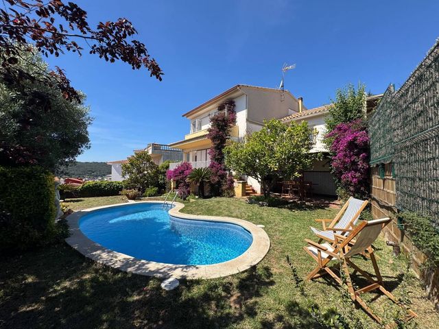 4 soveværelse Villa til salg i Sant Feliu de Guíxols med swimmingpool garage - € 670.000 (Ref: 9406278)