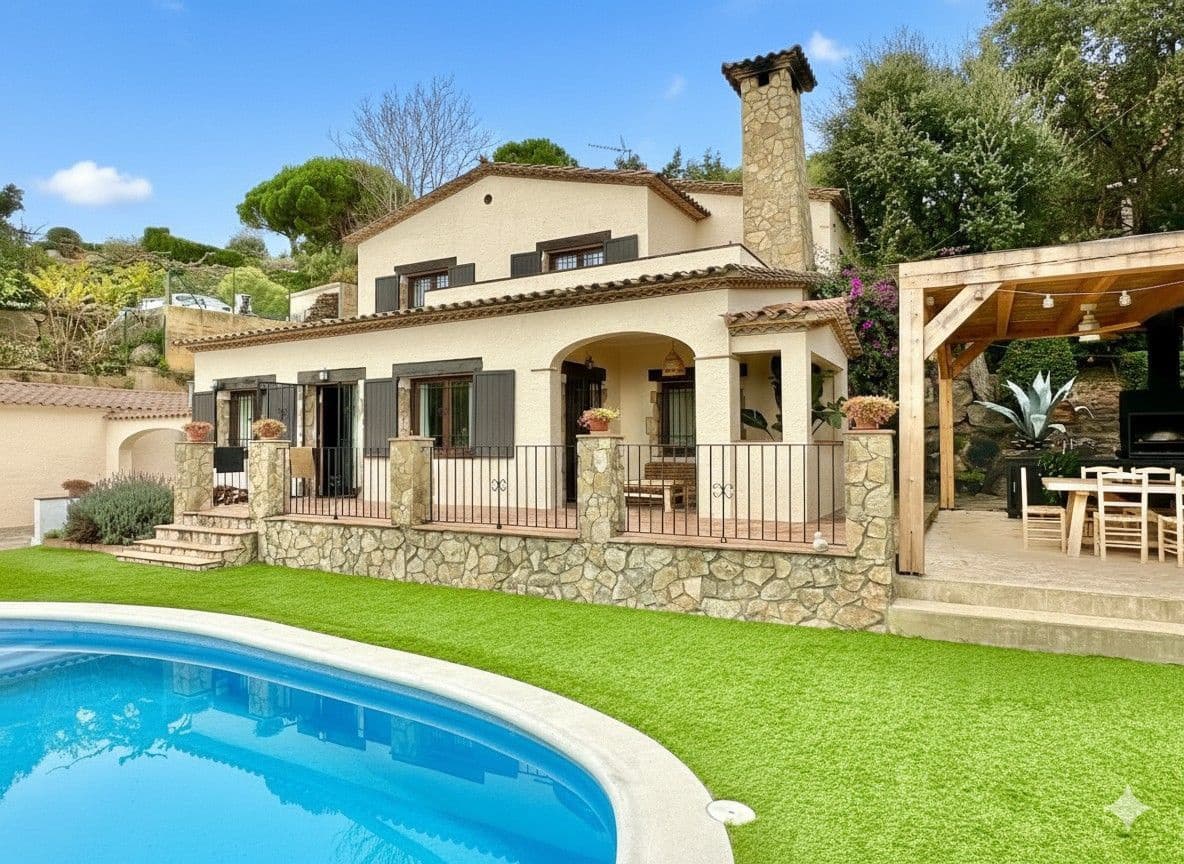 4 bedroom Villa for sale in Calonge i Sant Antoni with pool garage - € 695,000 (Ref: 9406279)