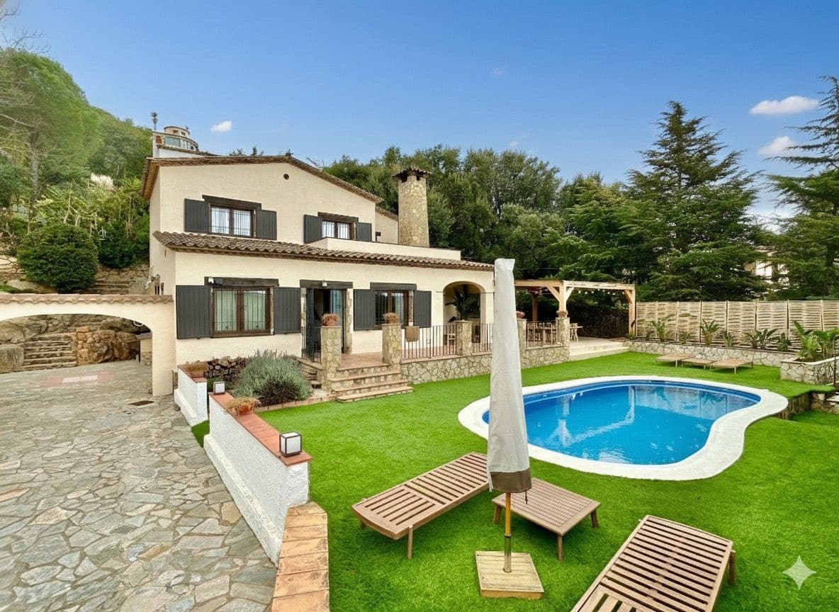 4 bedroom Villa for sale in Calonge i Sant Antoni with pool garage - € 695,000 (Ref: 9406279)