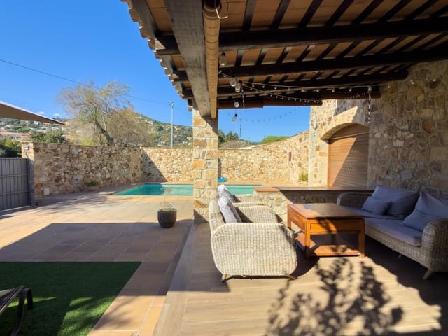 Chalet de 3 habitaciones en Calonge i Sant Antoni en venta con garaje - 760.000 € (Ref: 9673914)