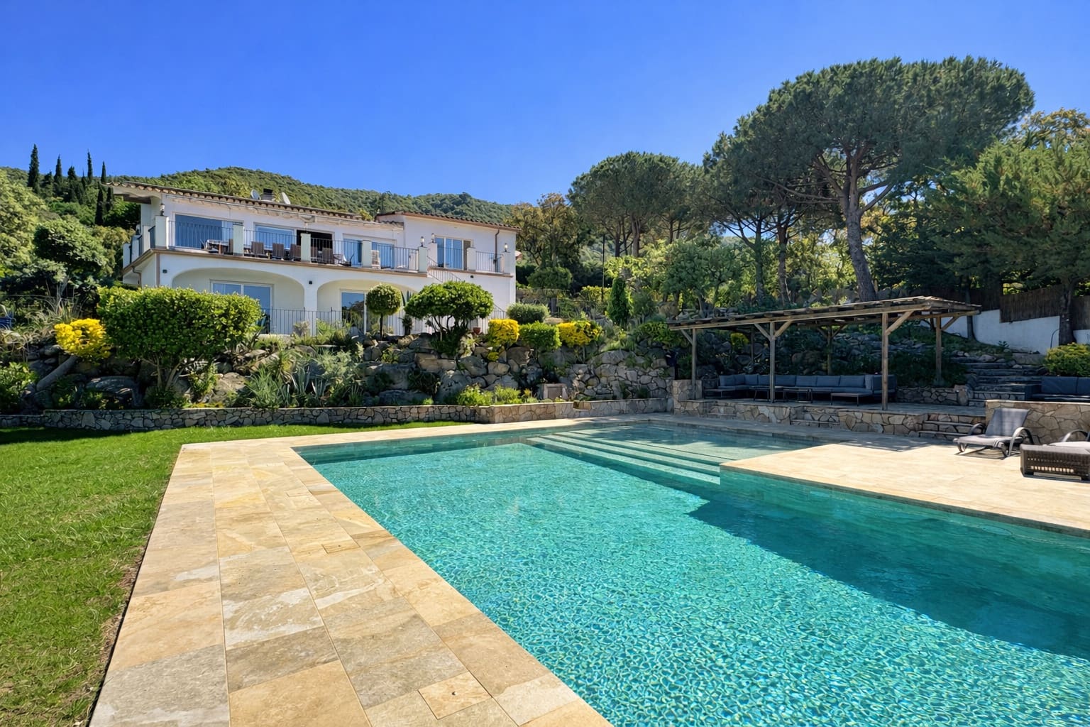 7 bedroom Villa for sale in Santa Cristina d'Aro - € 1,375,000 (Ref: 9698067)