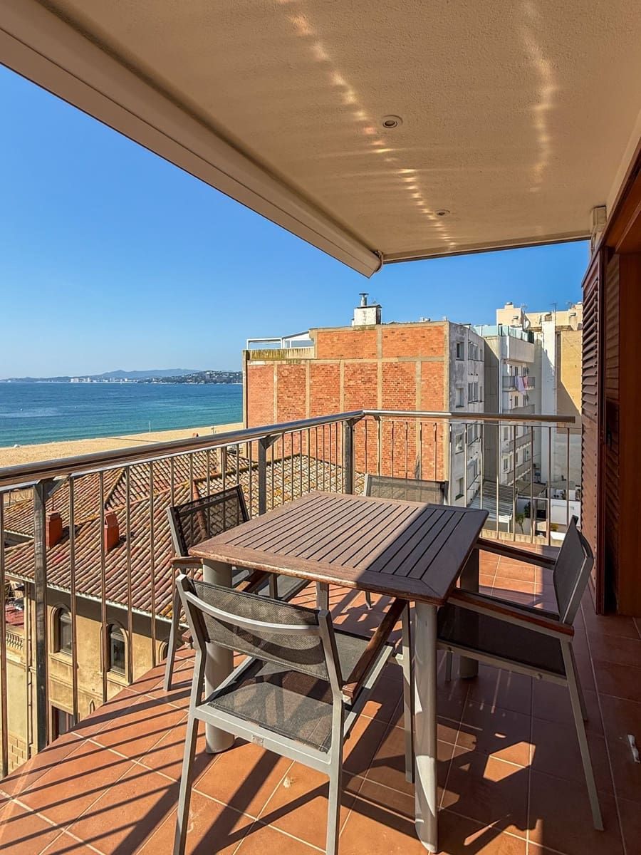 3 bedroom Apartment for sale in Palamos - € 590,000 (Ref: 9726427)